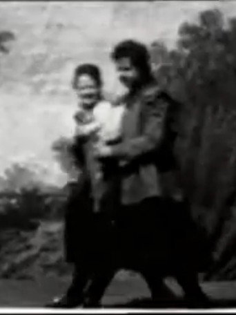 Familie Neubronner geht spazieren