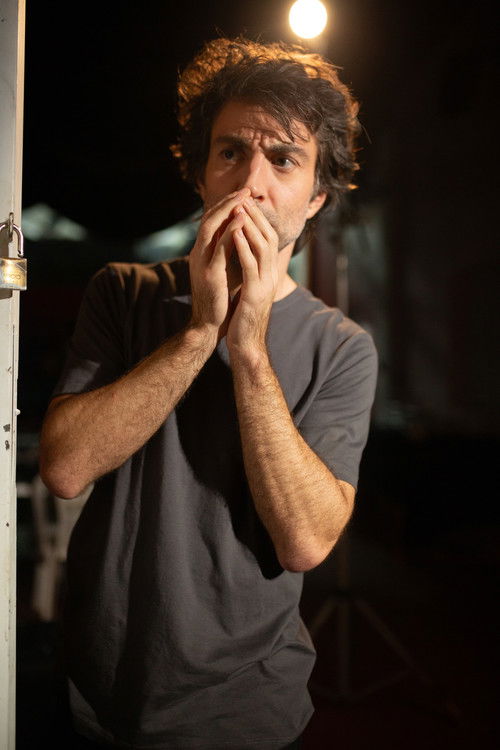 Quem tem com que me pague, não me deve nada Poster