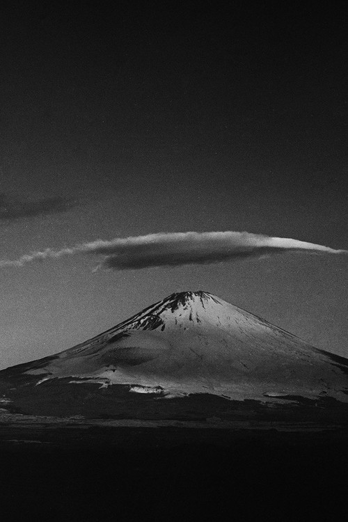 Mount Fuji – The Movement of Clouds Poster