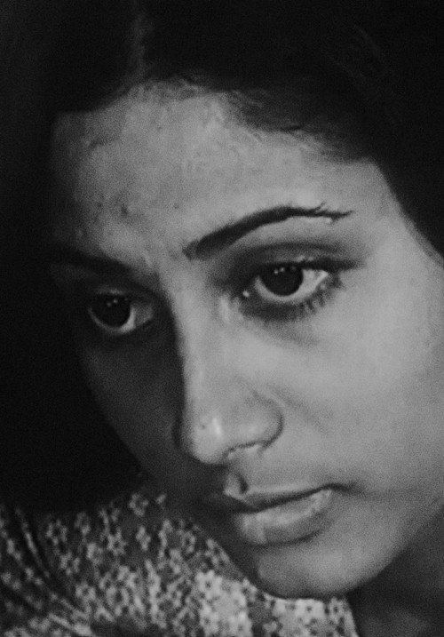 Teevra Madhyam Poster
