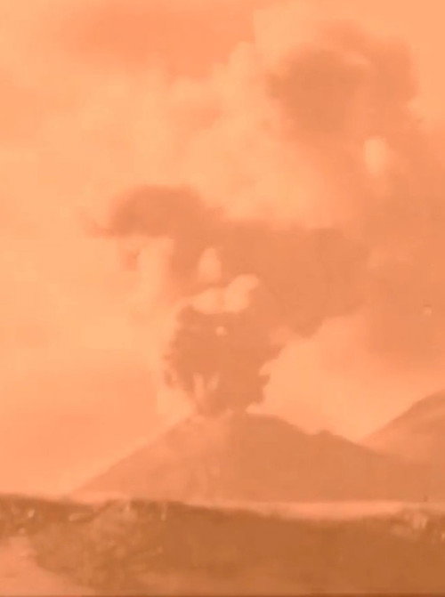 La ErupcIón del Volcán Quizapu Poster